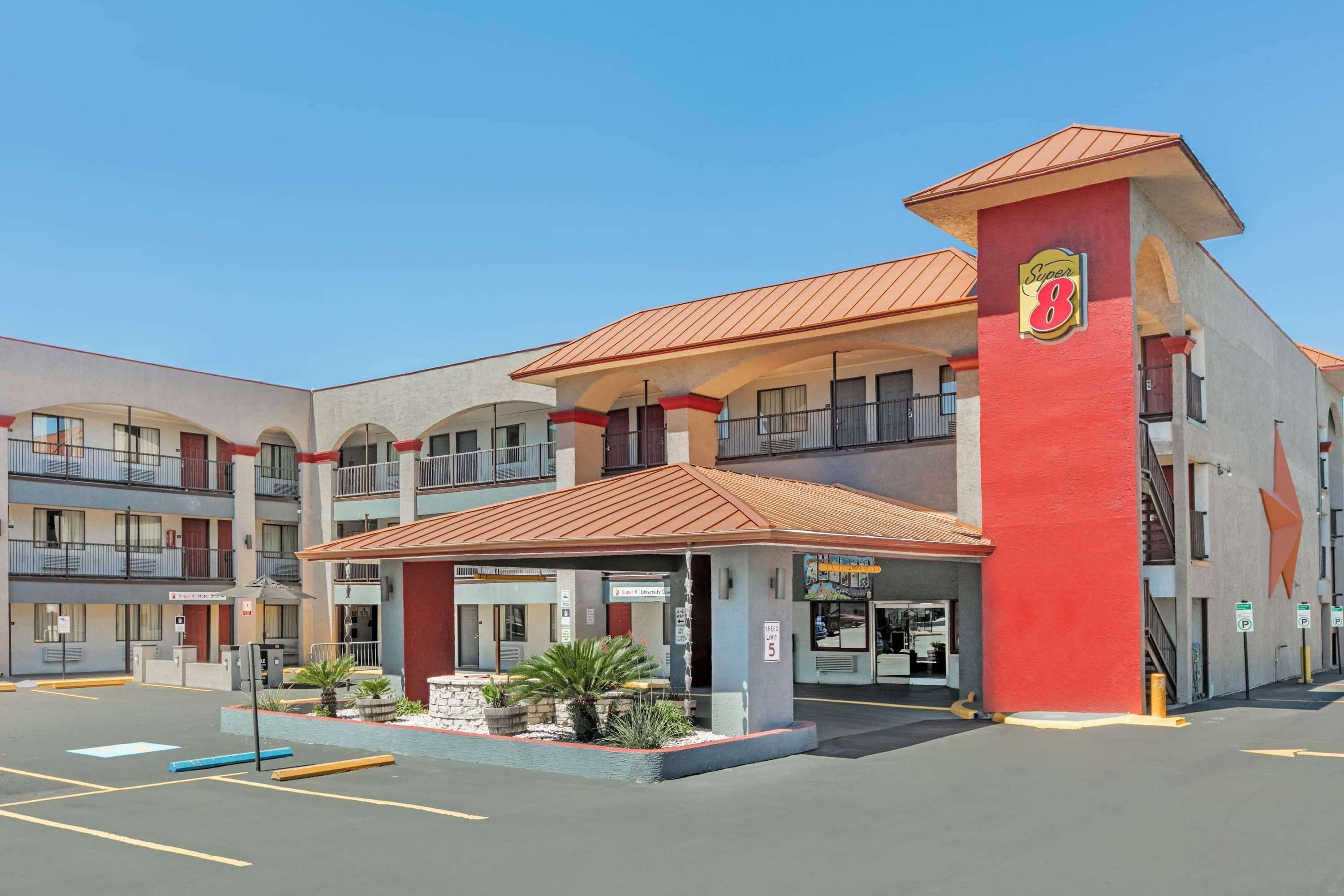 Super 8 By Wyndham Austin University/Downtown Area Esterno foto