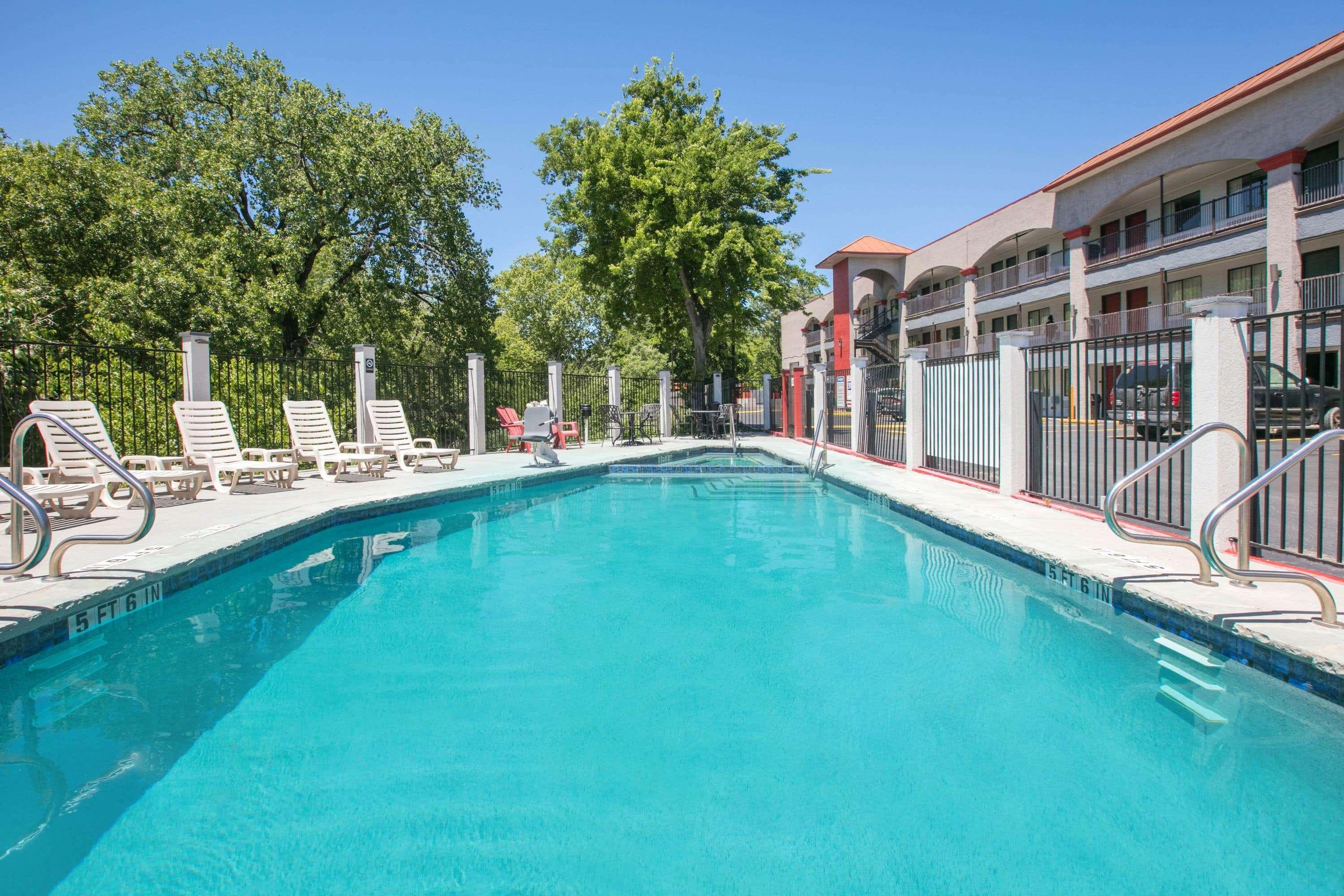 Super 8 By Wyndham Austin University/Downtown Area Esterno foto