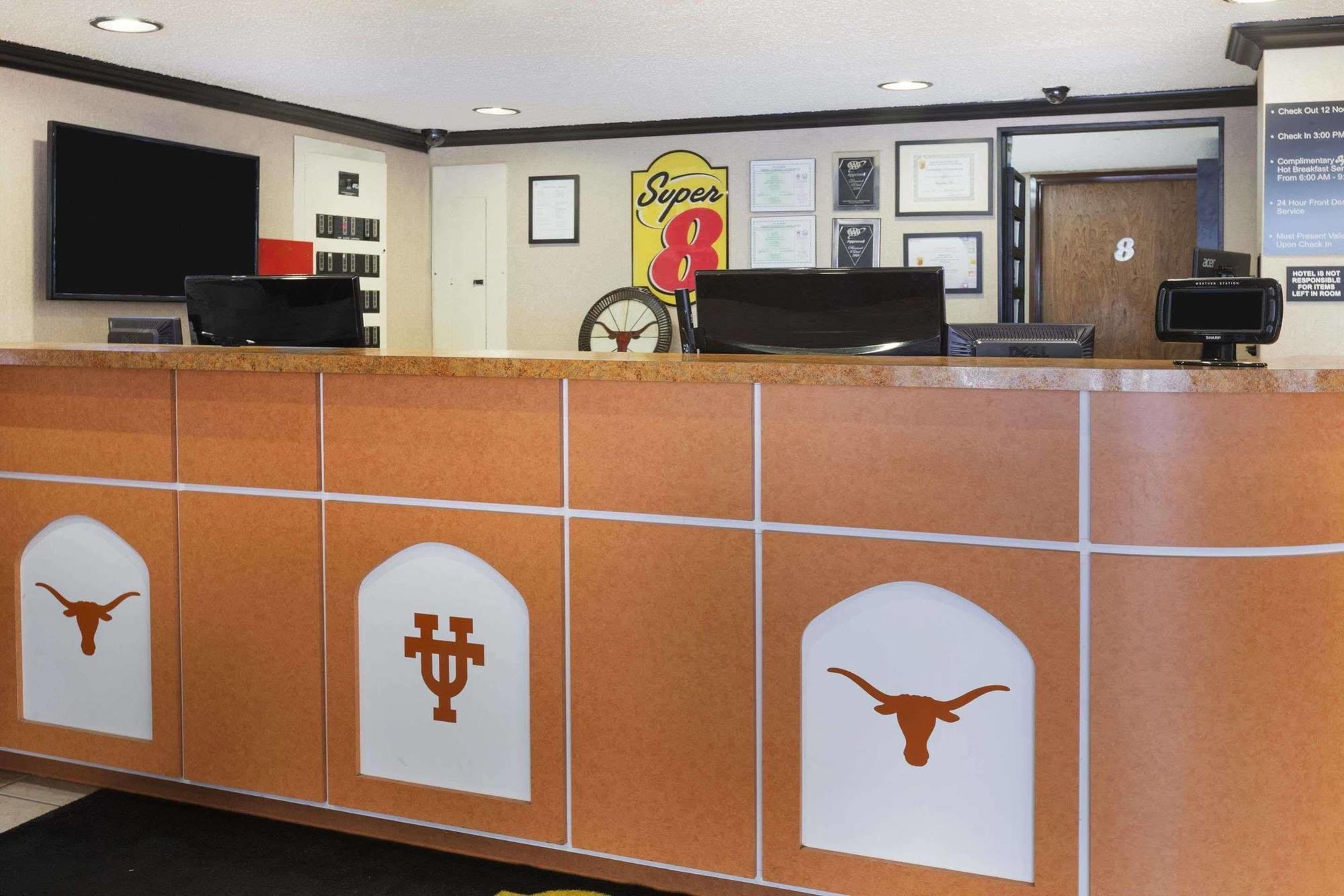 Super 8 By Wyndham Austin University/Downtown Area Esterno foto