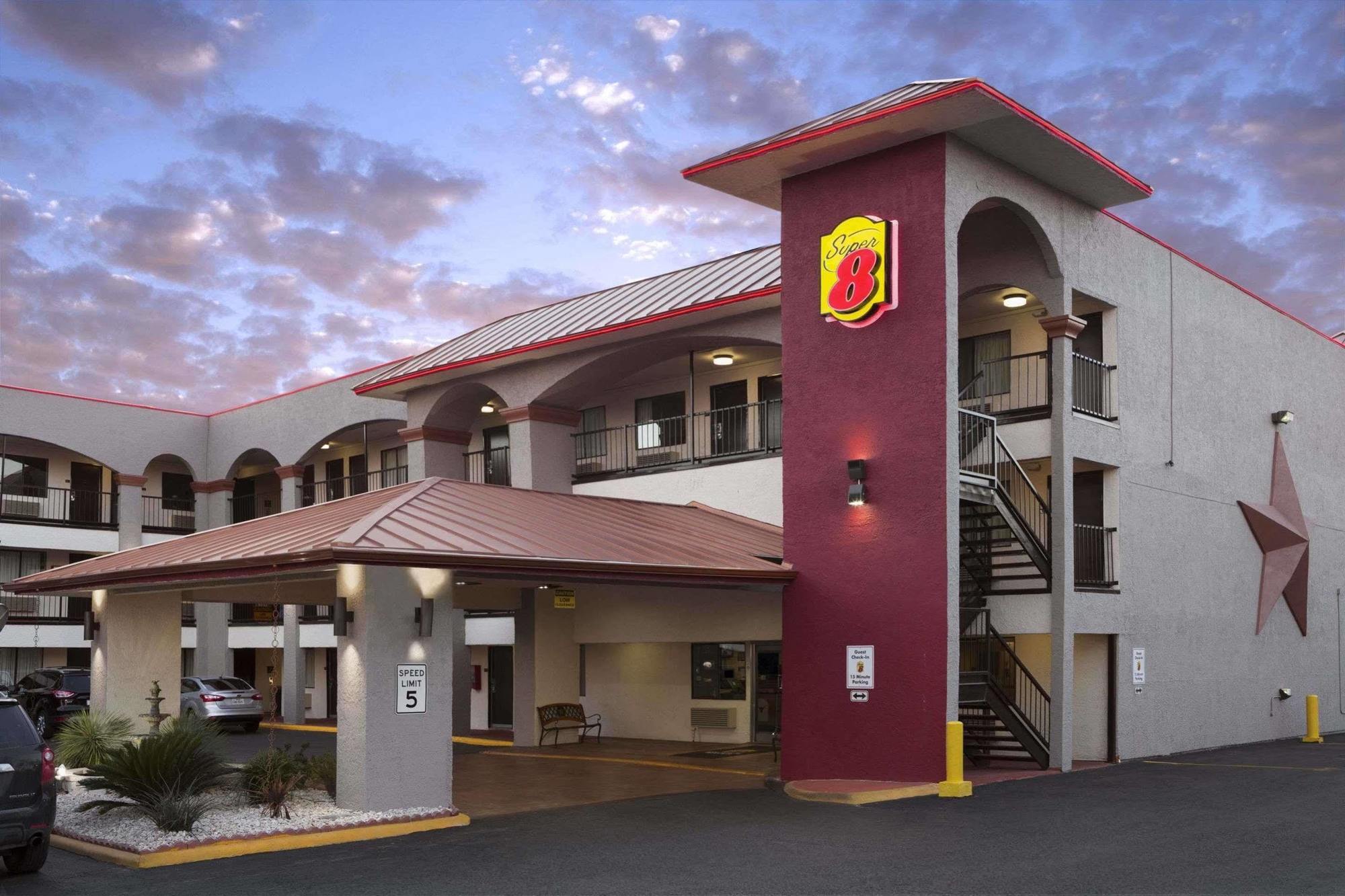 Super 8 By Wyndham Austin University/Downtown Area Esterno foto