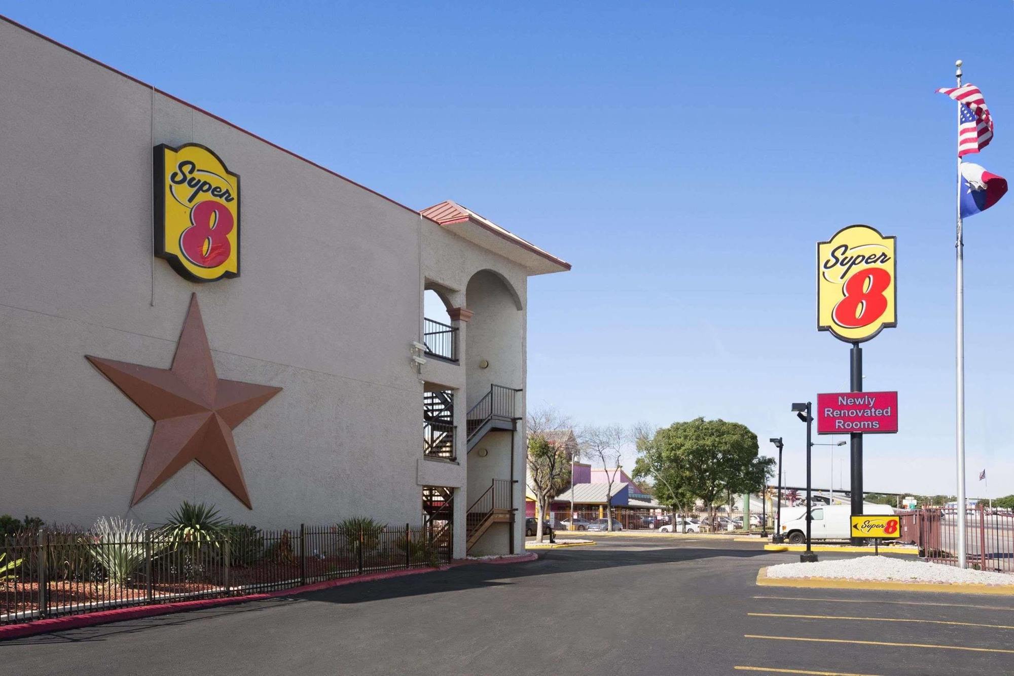 Super 8 By Wyndham Austin University/Downtown Area Esterno foto