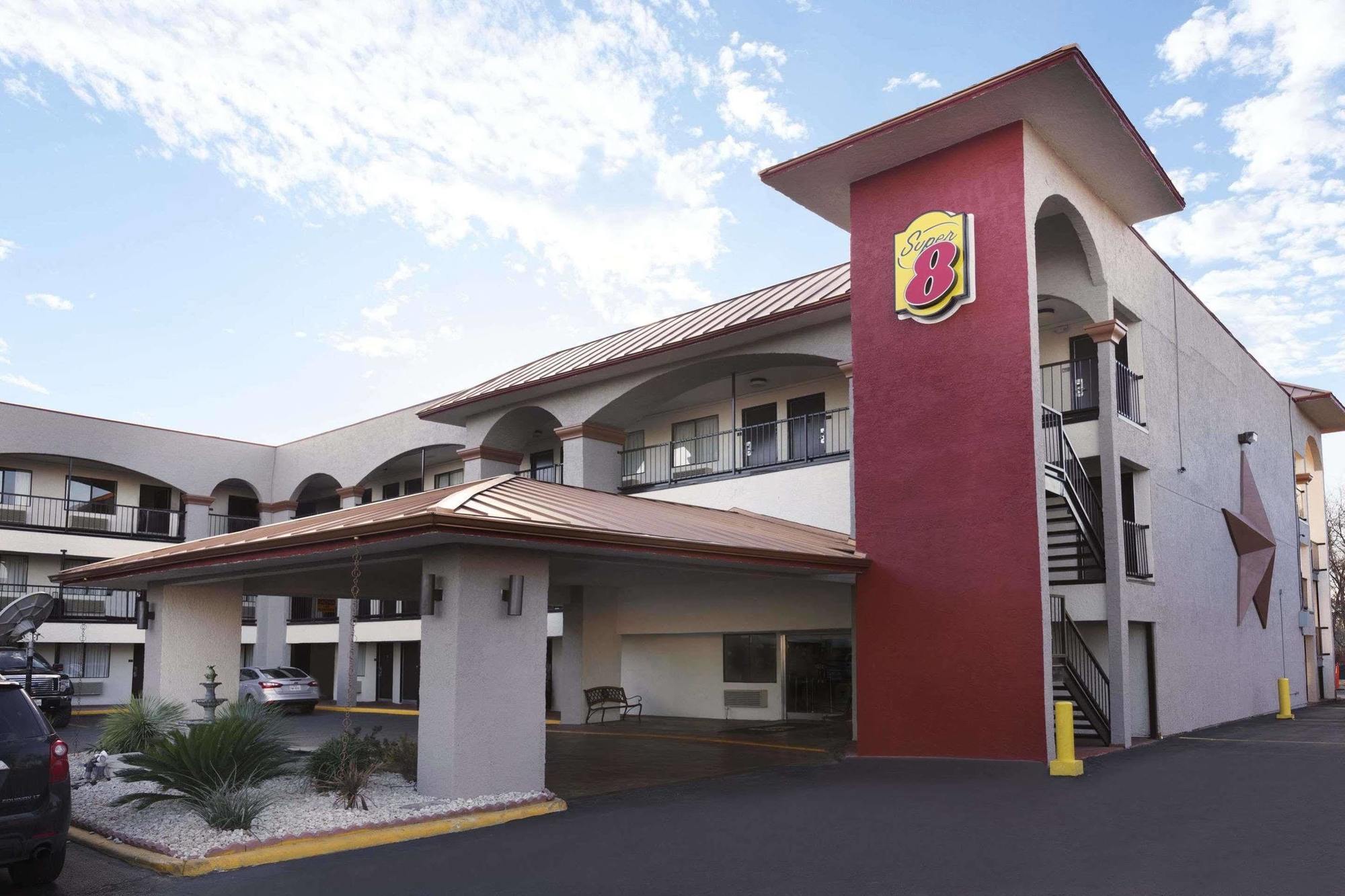 Super 8 By Wyndham Austin University/Downtown Area Esterno foto