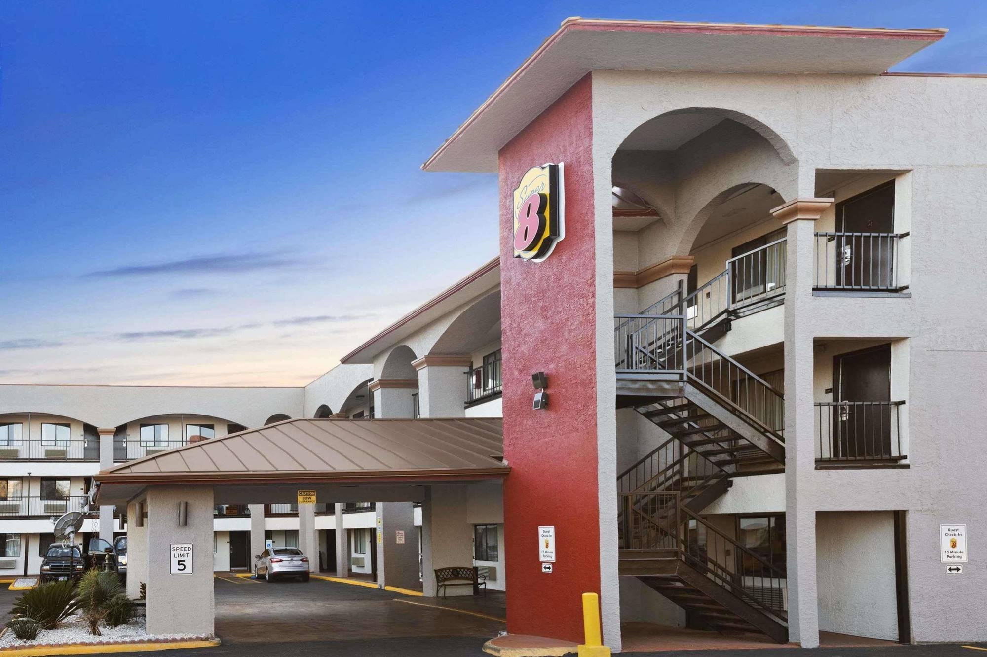 Super 8 By Wyndham Austin University/Downtown Area Esterno foto